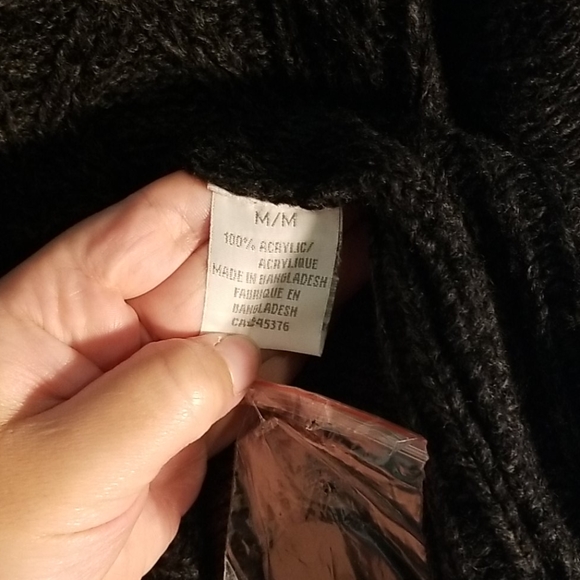 Medium heavy knit grey sweater with chunky buttons NWT - Picture 4 of 4